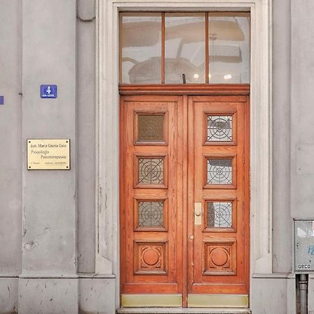 Mihaela Apartment - Charme Near The Station Трієст Екстер'єр фото
