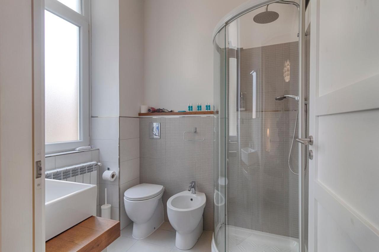 Mihaela Apartment - Charme Near The Station Трієст Екстер'єр фото