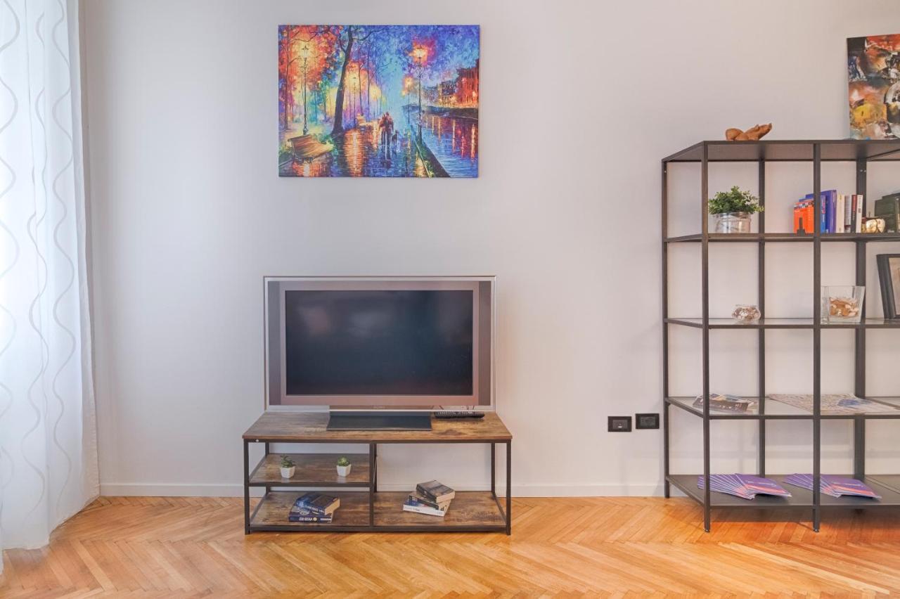 Mihaela Apartment - Charme Near The Station Трієст Екстер'єр фото