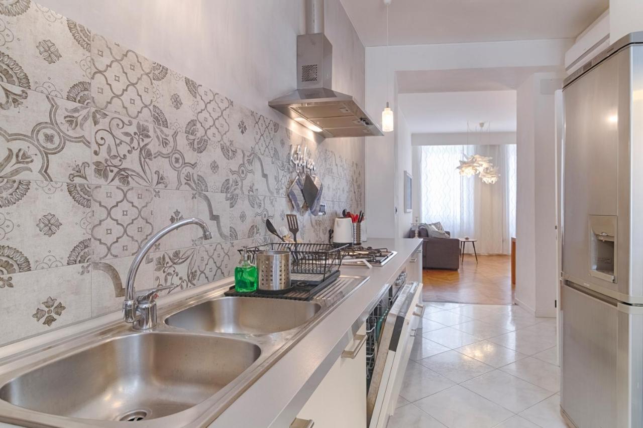 Mihaela Apartment - Charme Near The Station Трієст Екстер'єр фото