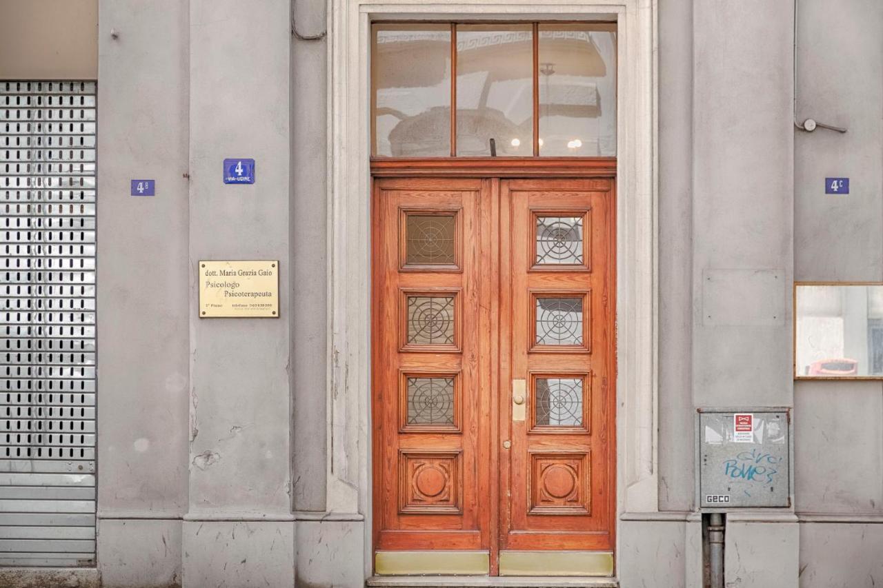 Mihaela Apartment - Charme Near The Station Трієст Екстер'єр фото