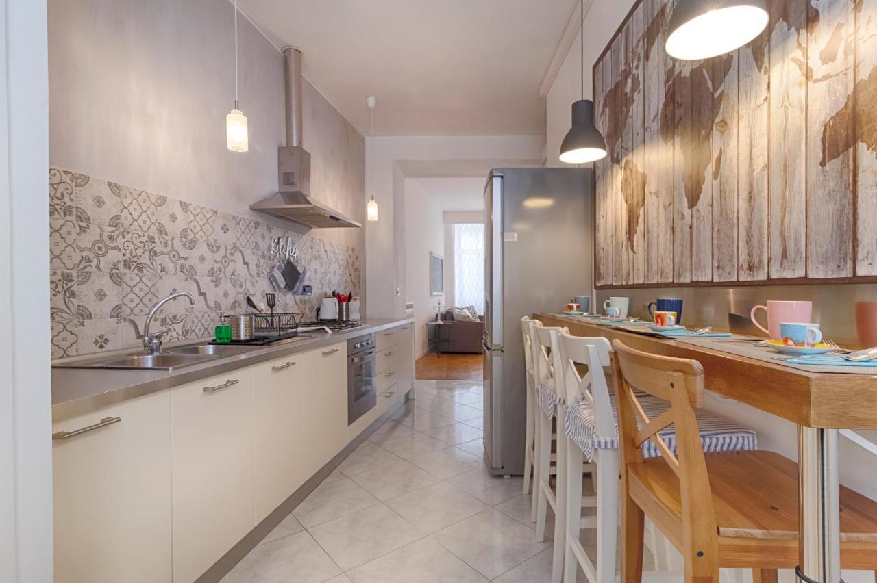 Mihaela Apartment - Charme Near The Station Трієст Екстер'єр фото