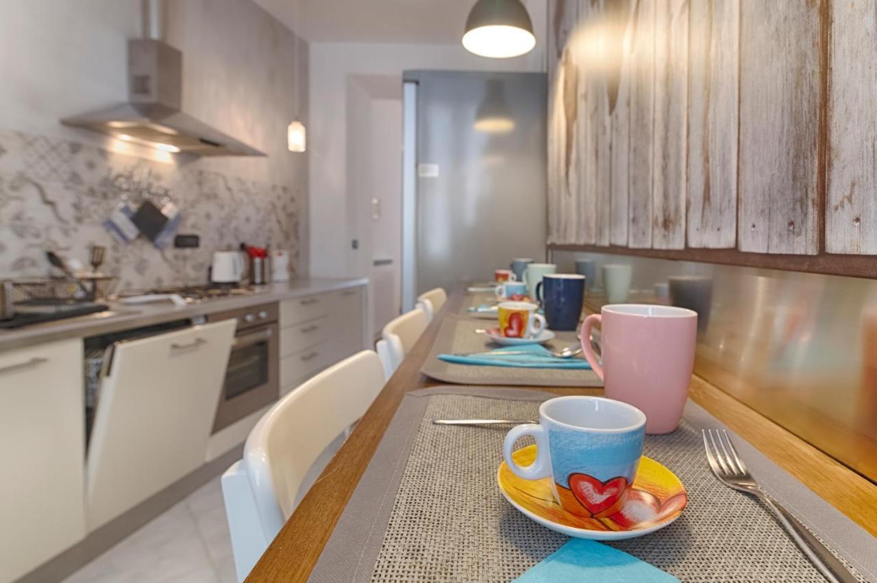 Mihaela Apartment - Charme Near The Station Трієст Екстер'єр фото